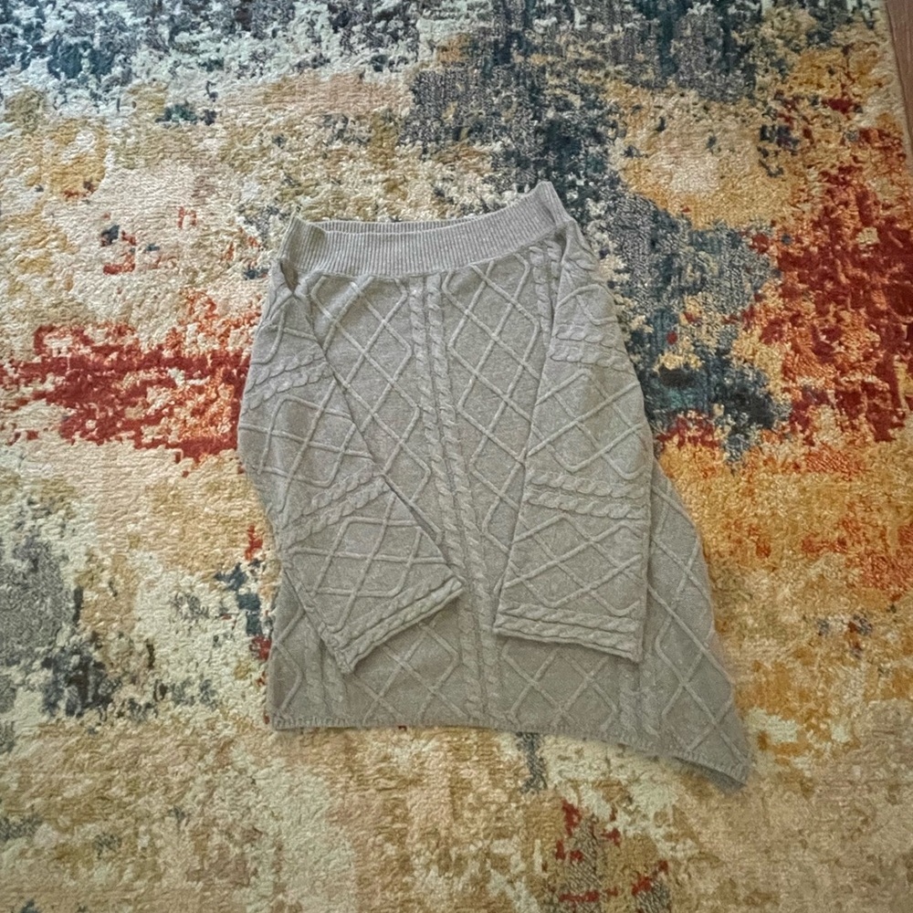 sweater - Picture 2 of 3